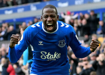 Everton gagne pour rester debout et faire tomber Leicester et Leeds