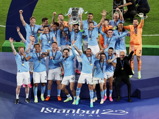 Les joueurs de Manchester City célèbrent la levée du trophée de la Ligue des champions le 10 juin 2023