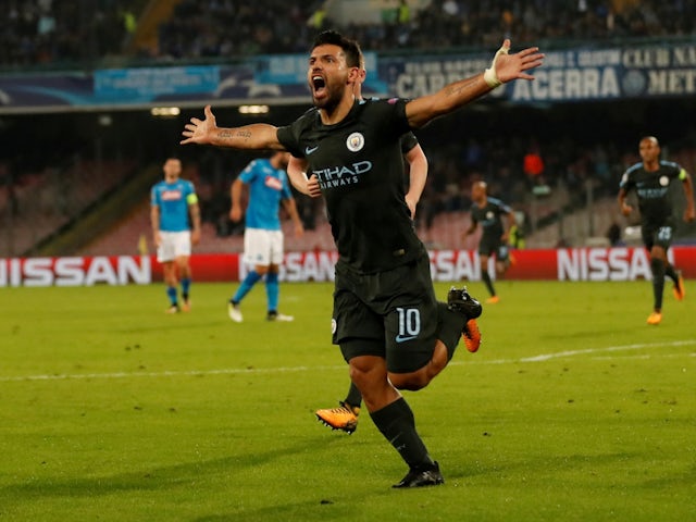 Sergio Aguero de Manchester City célèbre son troisième but le 1er novembre 2017