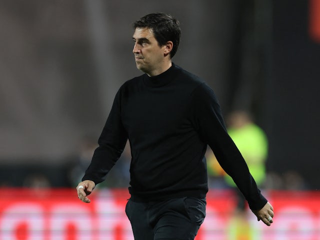 L'entraîneur du Rayo Vallecano Andoni Iraola à la mi-temps le 9 avril 2023