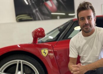 Fernando Alonso vend aux enchères sa Ferrari Enzo