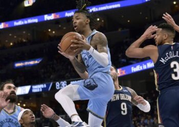 Morant suspendu 25 matchs par la NBA après une vidéo sur les armes à feu