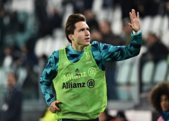 Federico Chiesa s'échauffe pour la Juventus en novembre 2022