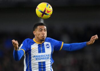 Levi Colwill de Brighton & Hove Albion en action le 14 janvier 2023