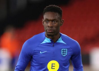 Folarin Balogun s'échauffe pour l'Angleterre des moins de 21 ans en septembre 2022