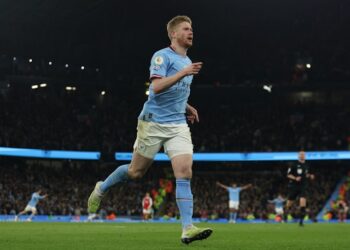 Kevin De Bruyne de Manchester City célèbre son troisième but le 26 avril 2023