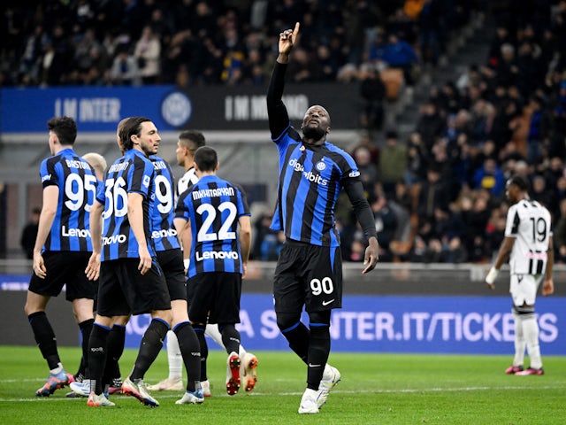 Romelu Lukaku de l'Inter Milan célèbre son premier but le 18 février 2023