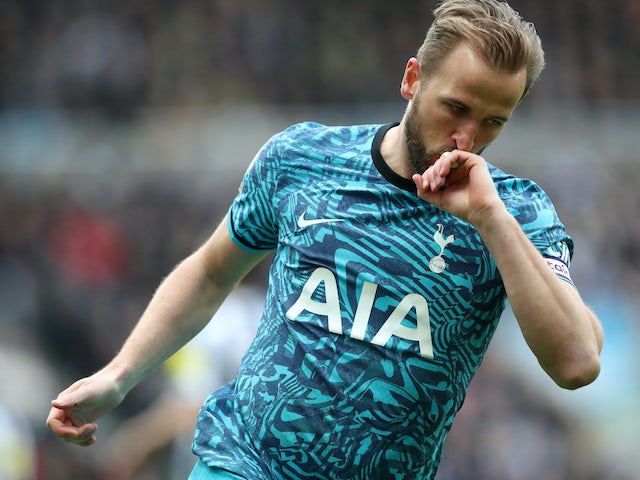 Harry Kane de Tottenham Hotspur célèbre son premier but le 23 avril 2023