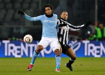 Jo de Manchester City en action avec Felipe Melo de la Juventus le 16 décembre 2010