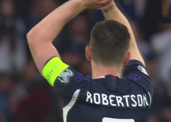 Robertson mène les applaudissements pour l'Écosse alors que la Géorgie "refuse" de se rendre sur le terrain