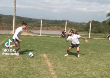 (Vidéo) Les fans du LFC vont adorer la façon dont Nunez passe son temps en Uruguay