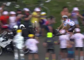 Deux motos virées du Tour de France