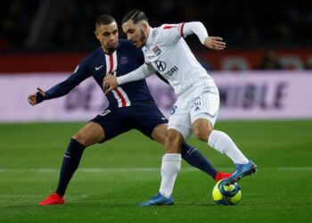 L'attaquant lyonnais Rayan Cherki en action contre le Paris Saint-Germain en février 2020