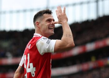 Granit Xhaka célèbre le but d'Arsenal le 19 mars 2023