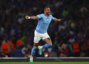 Kyle Walker de Manchester City célèbre après avoir remporté la Ligue des champions le 10 juin 2023