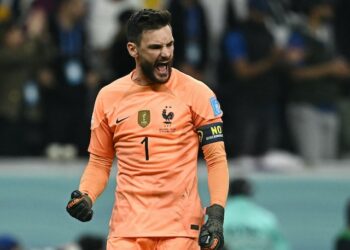 Le gardien français Hugo Lloris fait la fête le 10 décembre 2022