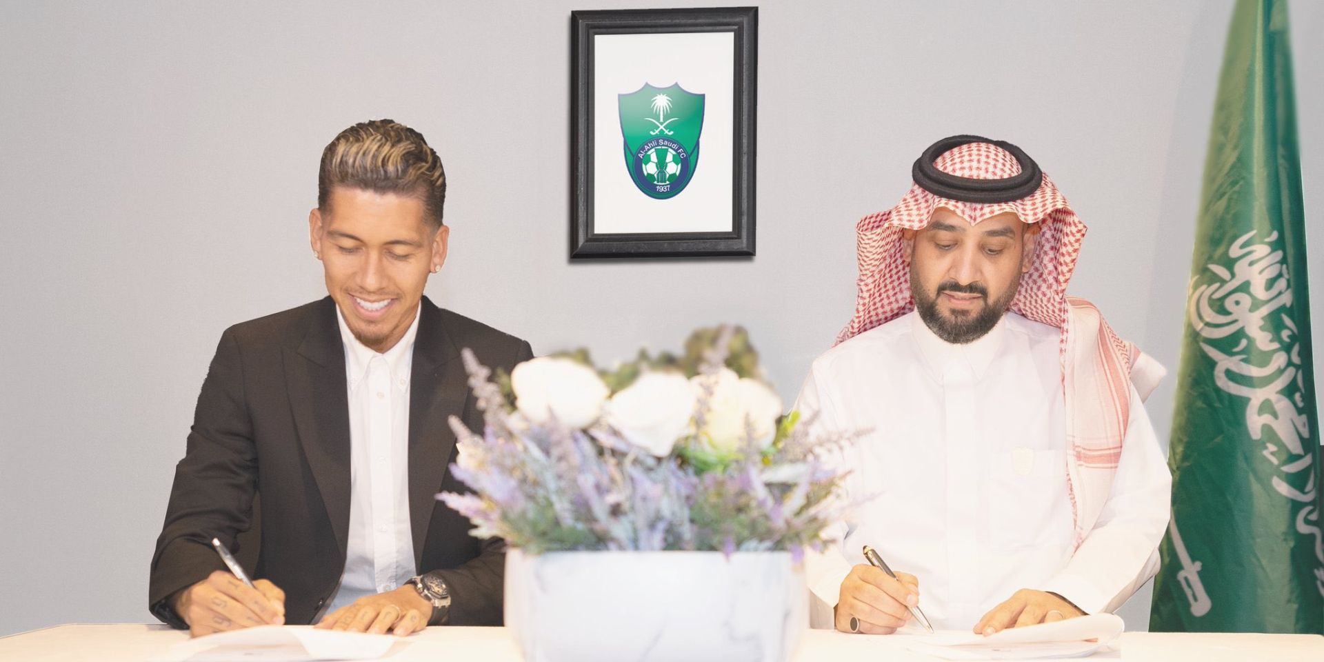 L'artiste appelle au don alors qu'Al-Ahli "n'a pas demandé l'autorisation" pour la chanson de Firmino