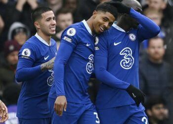 Wesley Fofana de Chelsea célèbre son but contre Leeds United le 4 mars 2023