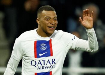 Kylian Mbappe du Paris Saint-Germain fête son but le 21 avril 2023