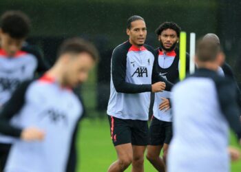 Le nouveau défenseur central "jeune" de Liverpool sur les cartes mais pas un troisième milieu de terrain