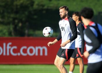 Leeds et Feyenoord "ont un œil" sur le défenseur de Liverpool cet été