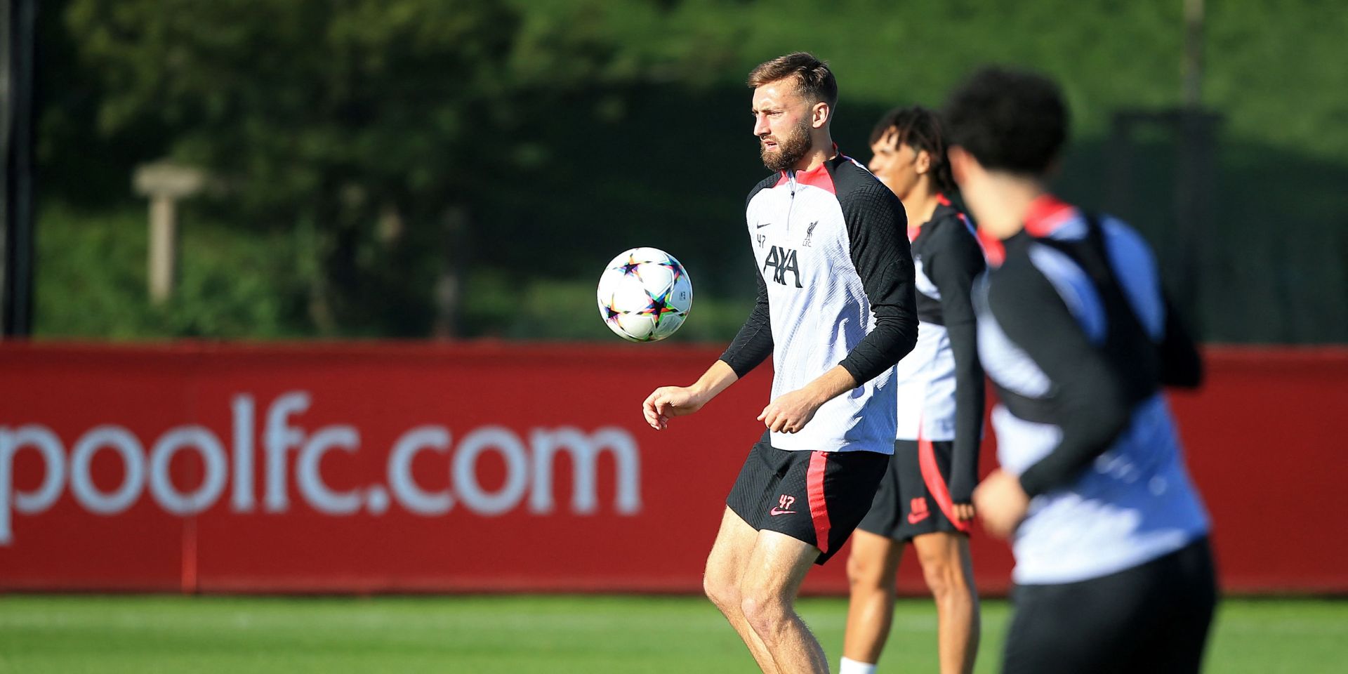 Leeds et Feyenoord "ont un œil" sur le défenseur de Liverpool cet été