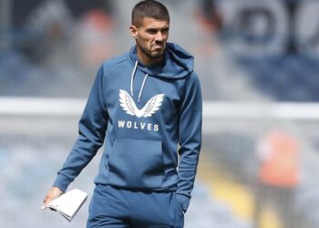 Conor Coady se réchauffe pour Wolverhampton Wanderers le 6 août 2022