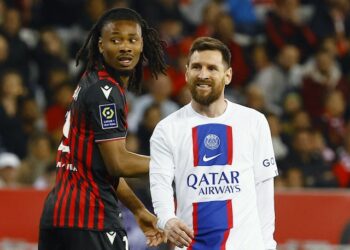 Lionel Messi du Paris St Germain et Khephren Thuram de l'OGC Nice le 8 avril 2023