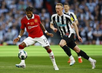 Fred de Manchester United en action avec Sean Longstaff de Newcastle United le 26 février 2023