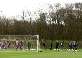 Manchester United s'apprête à combattre Newcastle et Arsenal pour le talent de 16 ans Romeo Akachukwu - News 24