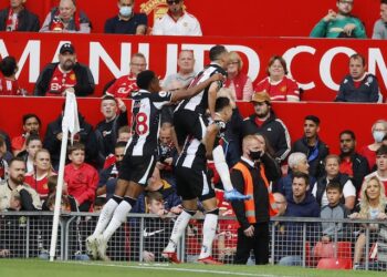 Javier Manquillo de Newcastle United célèbre son premier but avec ses coéquipiers le 11 septembre 2021