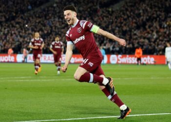 Declan Rice de West Ham United célèbre son troisième but le 20 avril 2023