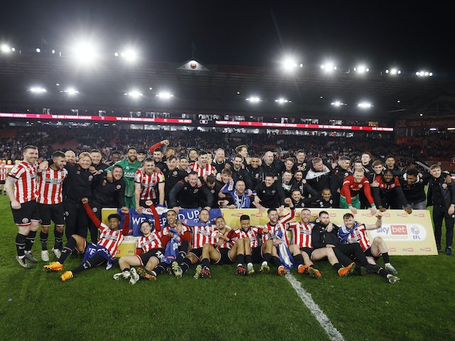 Les joueurs de Sheffield United célèbrent leur promotion en Premier League après le match du 26 avril 2023