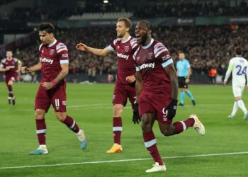 Michail Antonio de West Ham United célèbre son premier but le 20 avril 2023