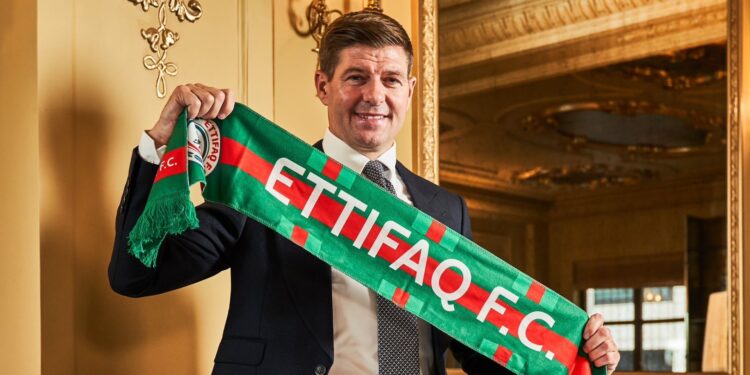 Steven Gerrard débauche le personnel de Liverpool pour un voyage en Arabie Saoudite