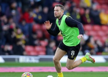 Tom Cleverley de Watford lors de l'échauffement avant le match du 14 février 2022
