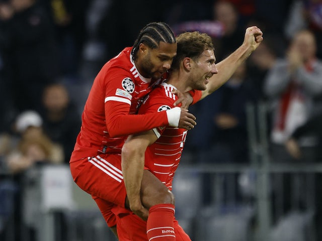 Serge Gnabry du Bayern Munich célèbre un but avec son coéquipier Leon Goretzka le 4 octobre 2022