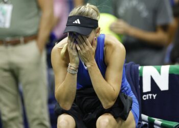 La star de l’US Open essuie ses larmes après sa première victoire dans le top 20 en près de cinq ans