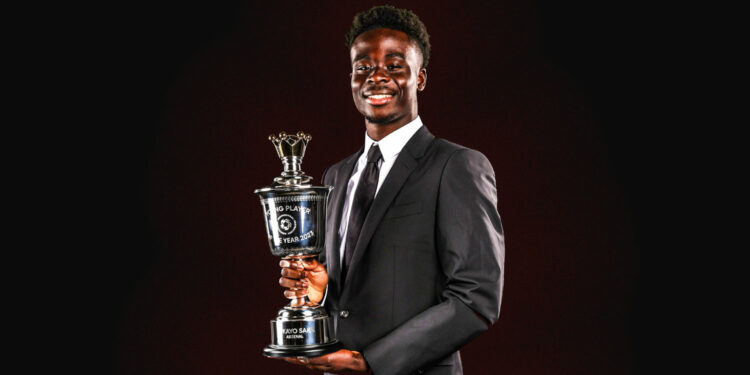 Saka remporte le titre de jeune joueur PFA de l'année