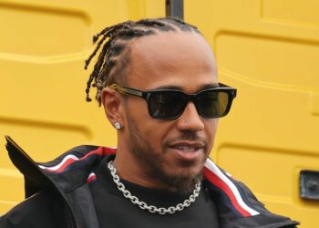 Lewis Hamilton fait manger une humble tarte au chef de Red Bull