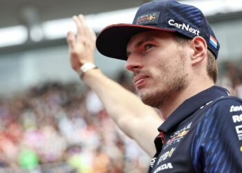 Max Verstappen fête ses 26 ans : première victoire historique et rivalité amère avec Lewis Hamilton