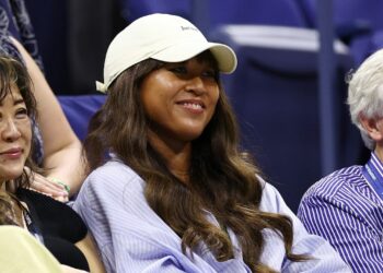 Naomi Osaka laisse sa rivale fumer après avoir volé son entraîneur