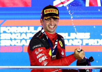 F1 Sainz et la victoire à Singapour.  « Je remercie Ferrari, je suis aux anges »