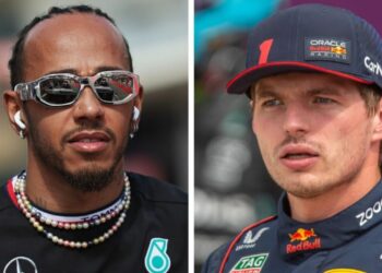 Verstappen reçoit un avertissement de comportement alors que Hamilton pointe du doigt les ingénieurs de Mercedes