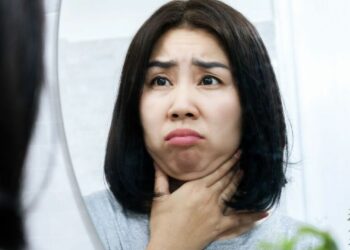 Comment se débarrasser naturellement d’un double menton en moins d’une minute