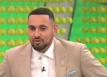 Nick Kyrgios subit une gaffe hilarante classée X lors de sa première apparition en tant que commentateur de tennis à la télévision