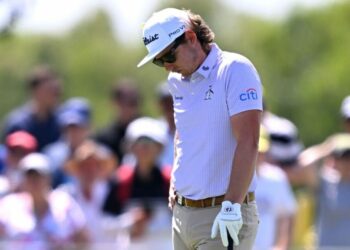 La star de LIV Golf, Cameron Smith, montre ses vraies couleurs avec un geste après une diatribe