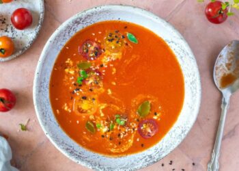 Comment préparer la soupe crémeuse aux tomates classique de Jamie Oliver – recette