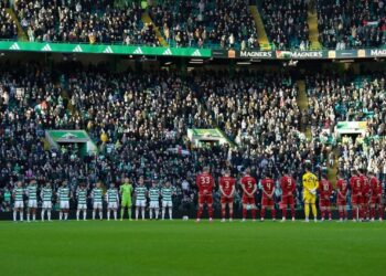 Les fans du Celtic huent pendant la minute de silence du dimanche du Souvenir |  Football |  sport