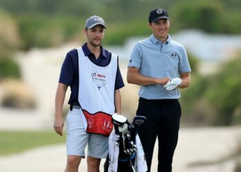 Jordan Spieth laisse son caddy face à la gueule de bois alors que le pari sur le golf tourne mal